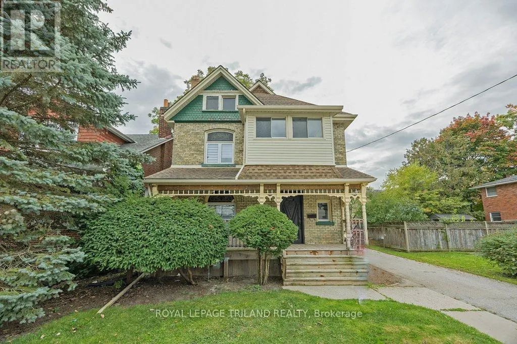 8 ELIZABETH STREET