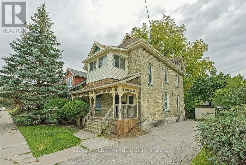 8 ELIZABETH STREET
