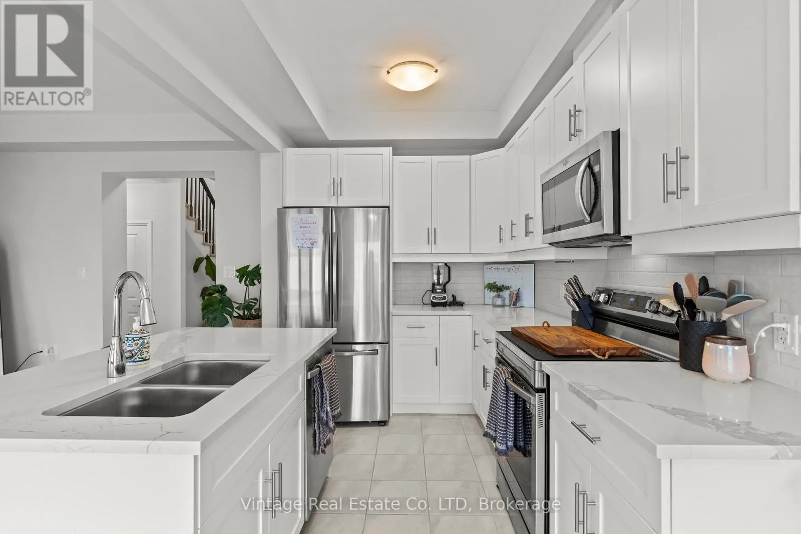 112 BUR OAK DRIVE