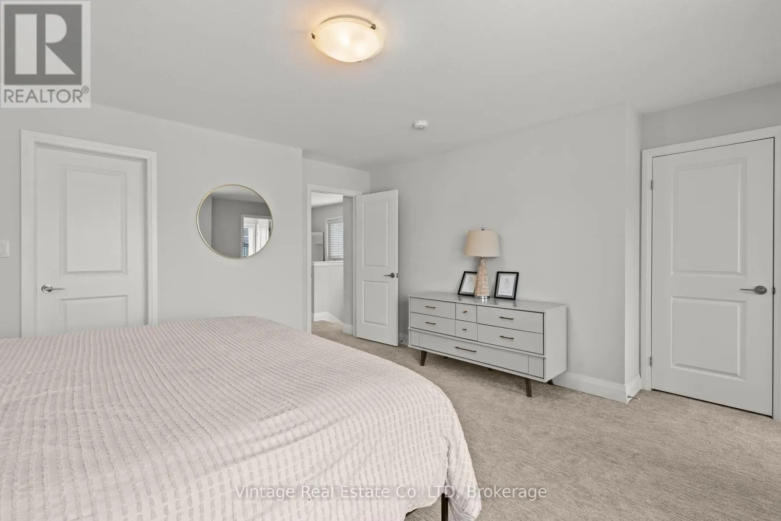 112 BUR OAK DRIVE