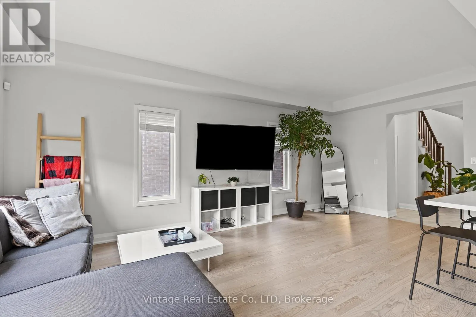112 BUR OAK DRIVE
