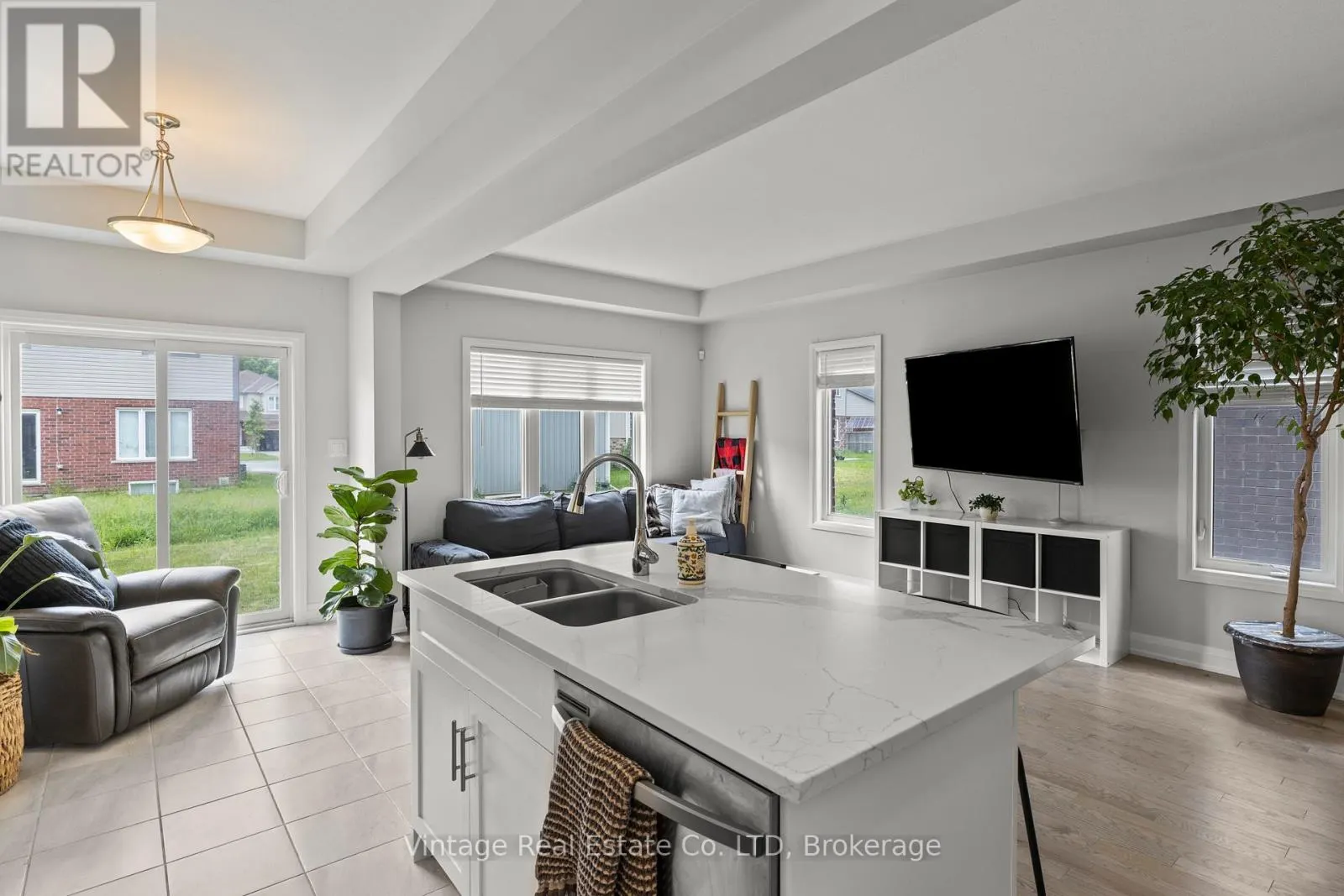 112 BUR OAK DRIVE