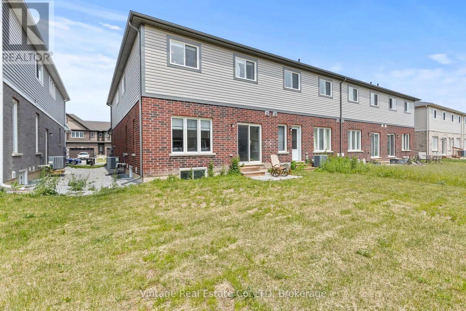 112 BUR OAK DRIVE
