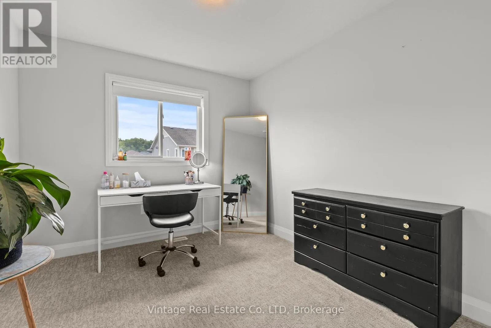 112 BUR OAK DRIVE