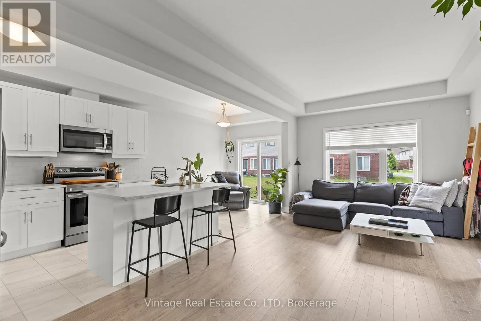 112 BUR OAK DRIVE