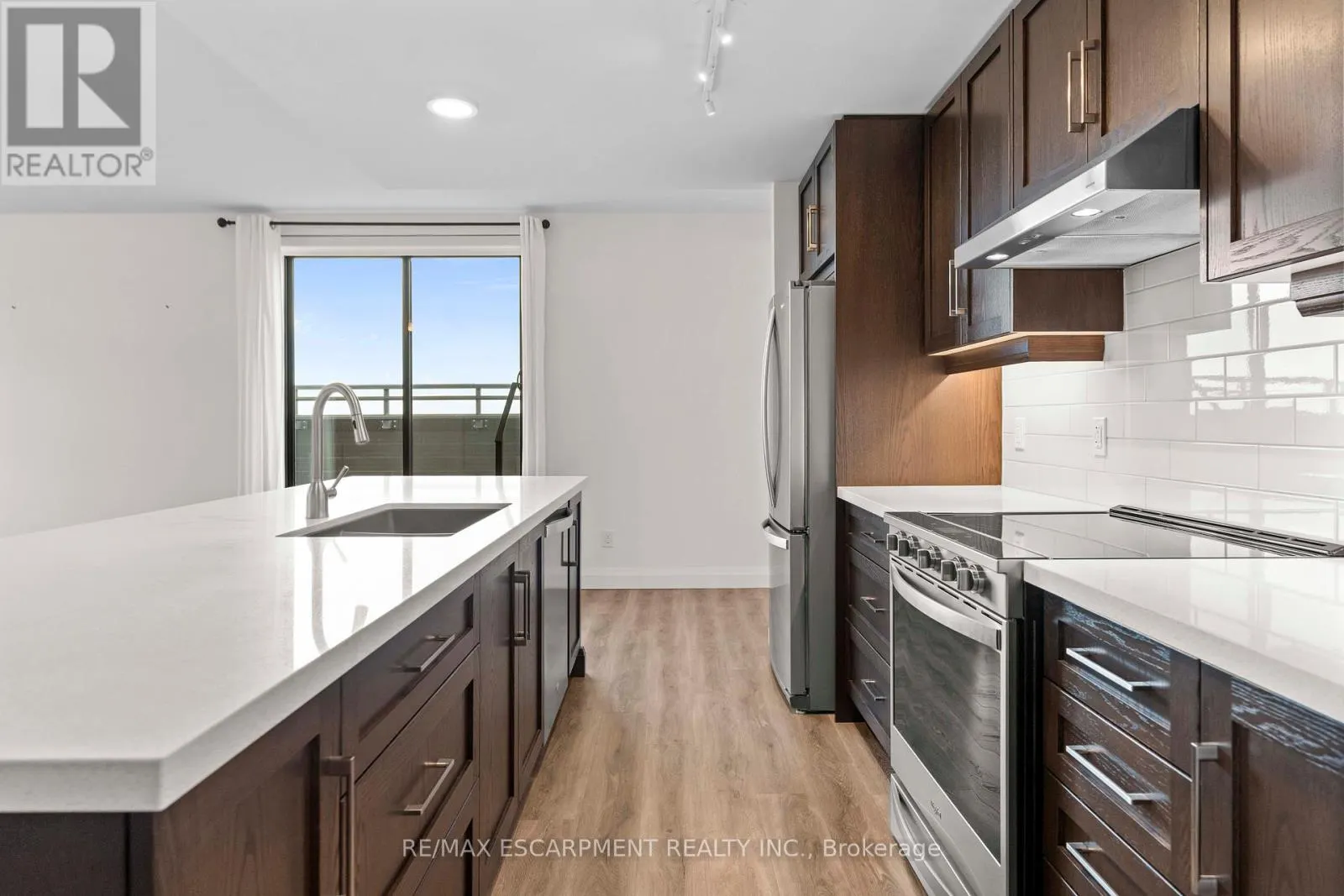 703 - 30 HAMILTON STREET S
