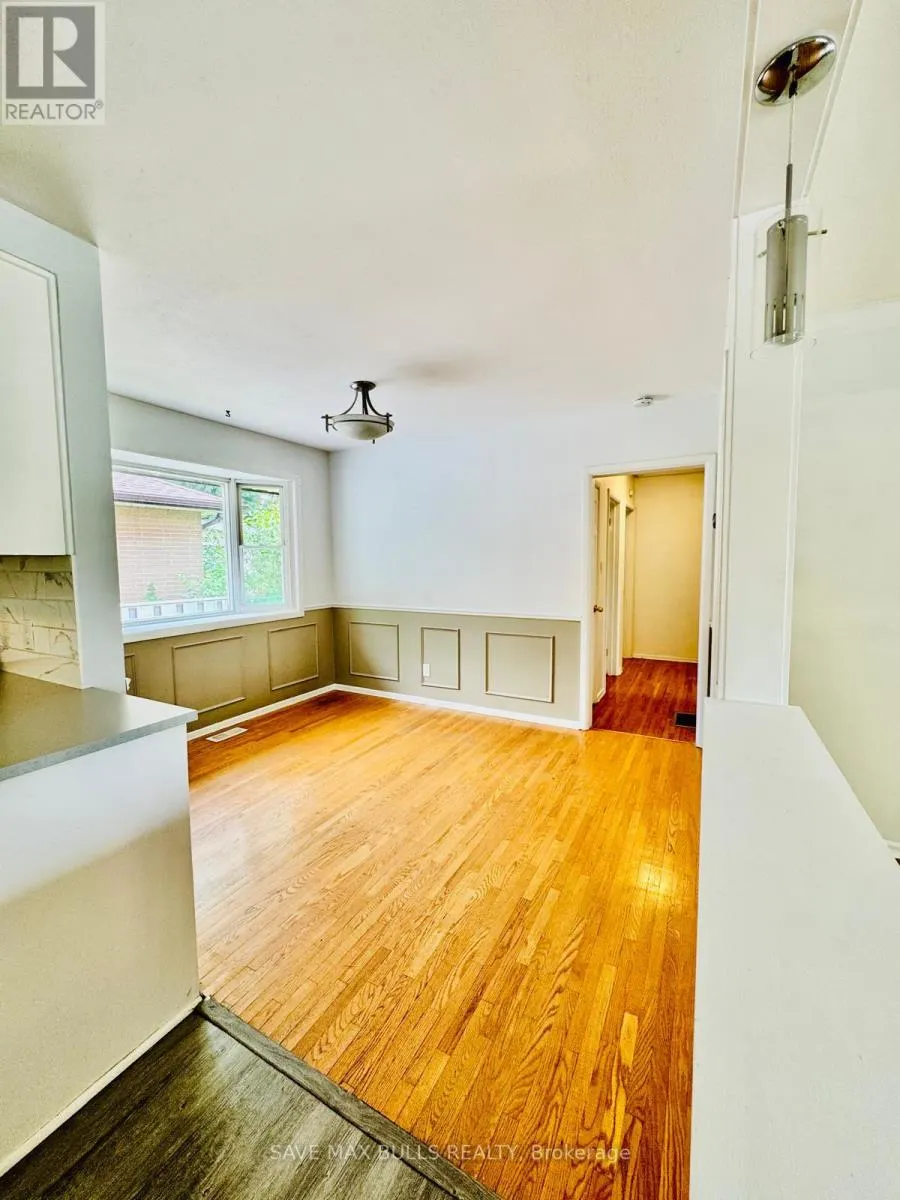 106 LAURENTIAN DRIVE N