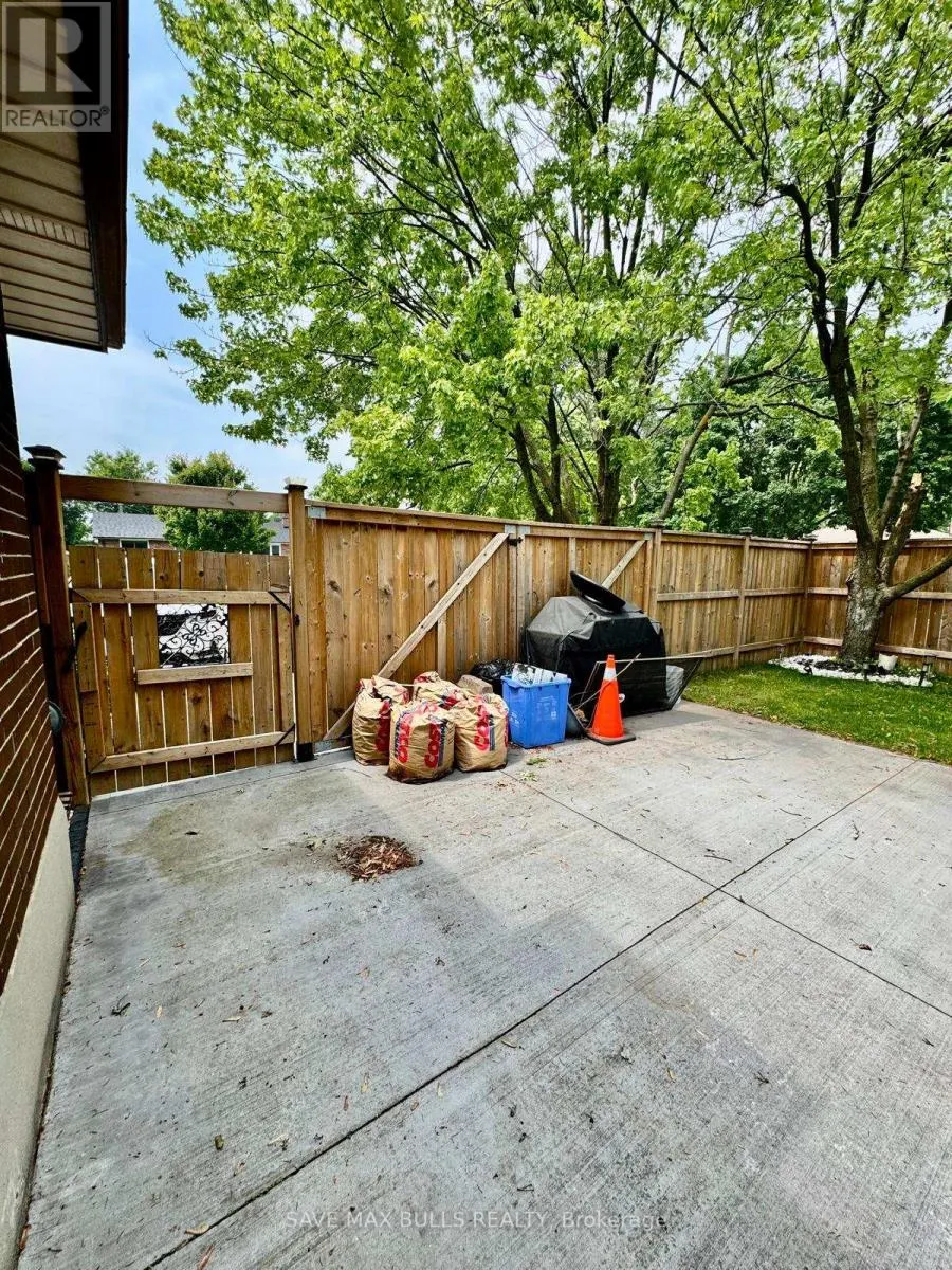 106 LAURENTIAN DRIVE N