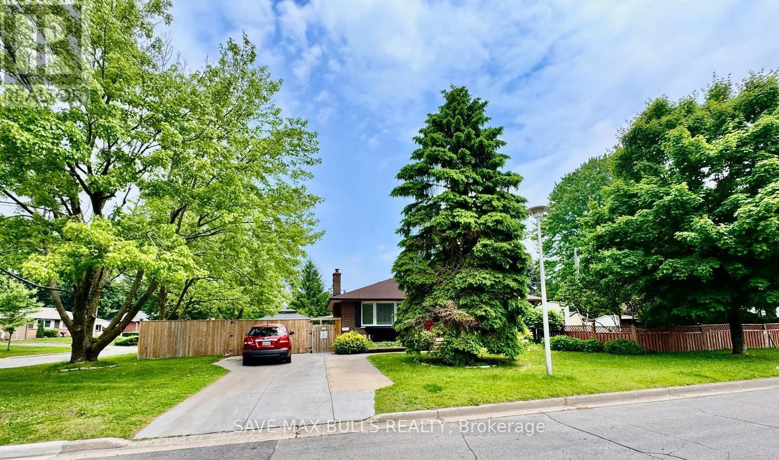 106 LAURENTIAN DRIVE N