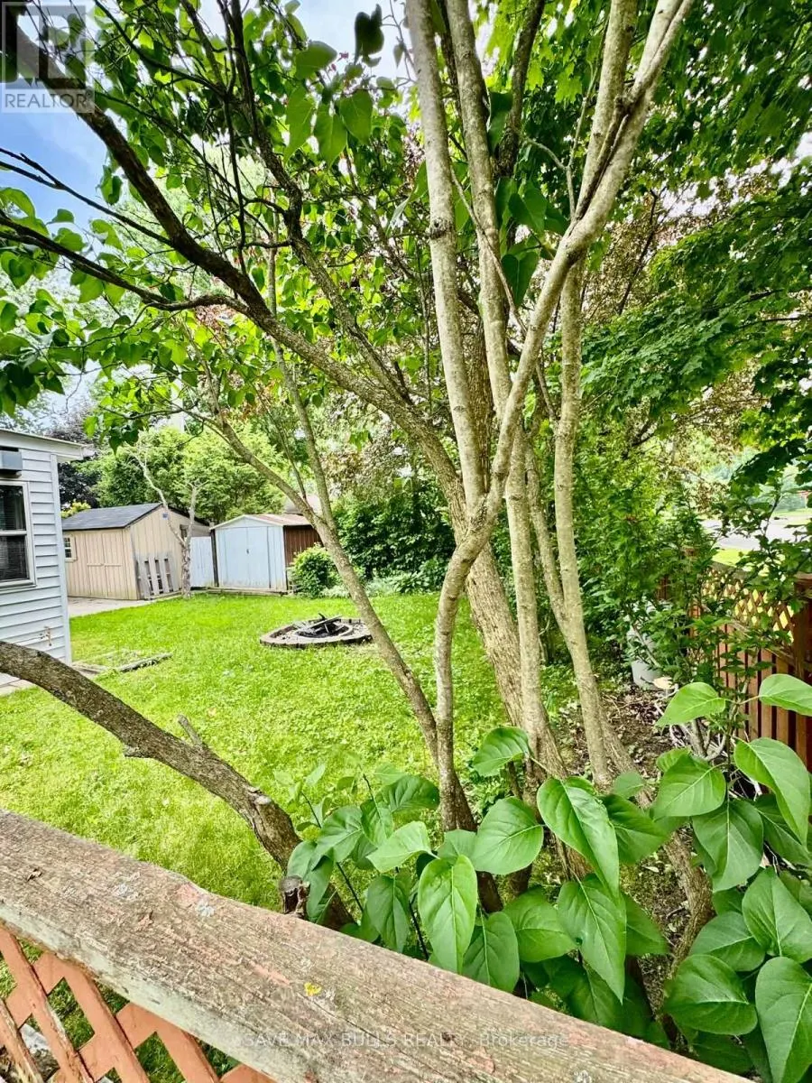 106 LAURENTIAN DRIVE N