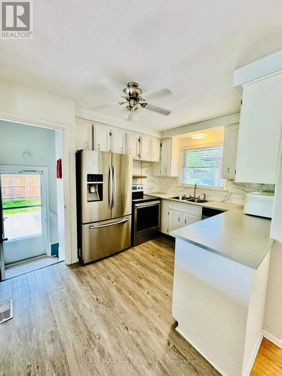106 LAURENTIAN DRIVE N