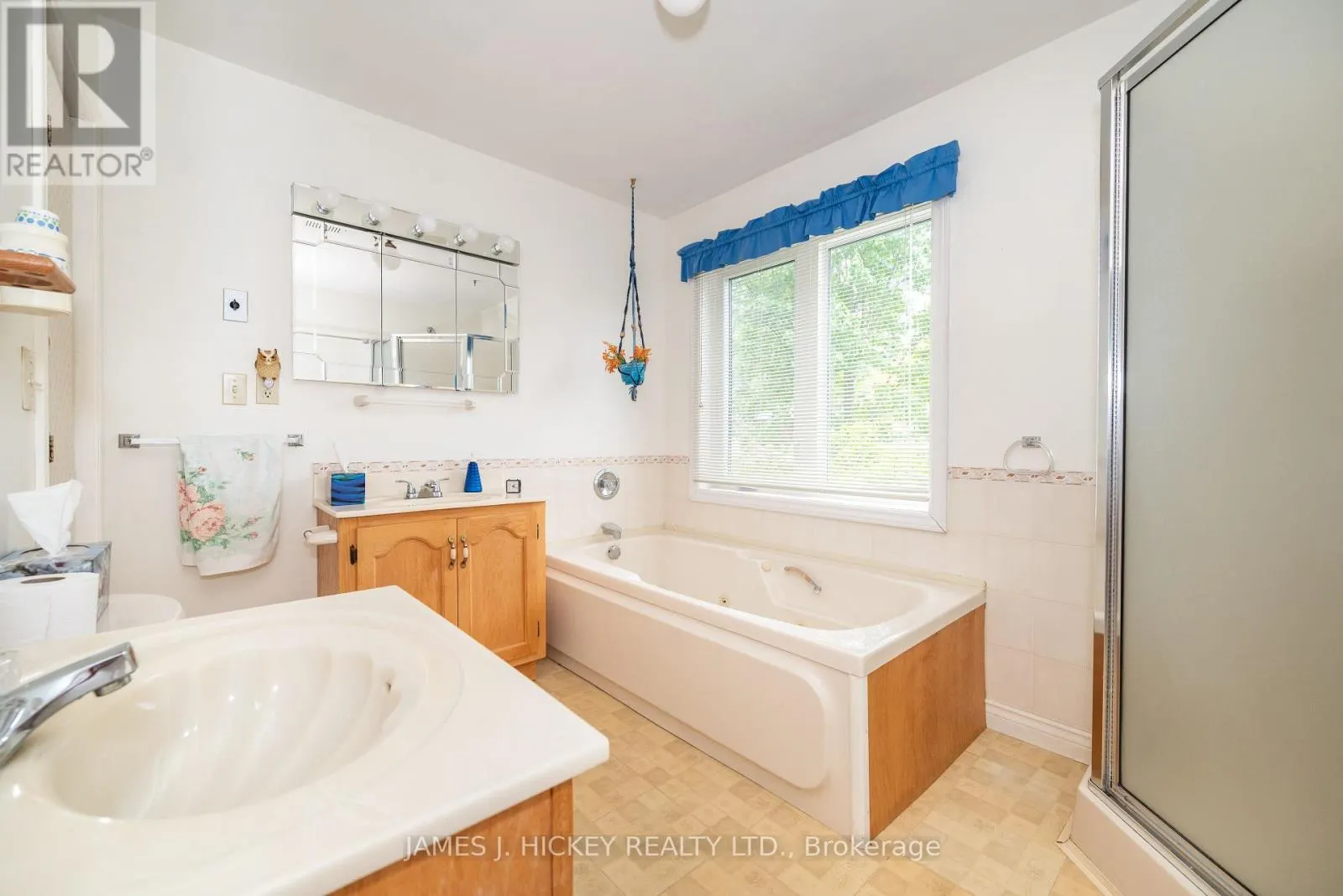 11 BANTING DRIVE