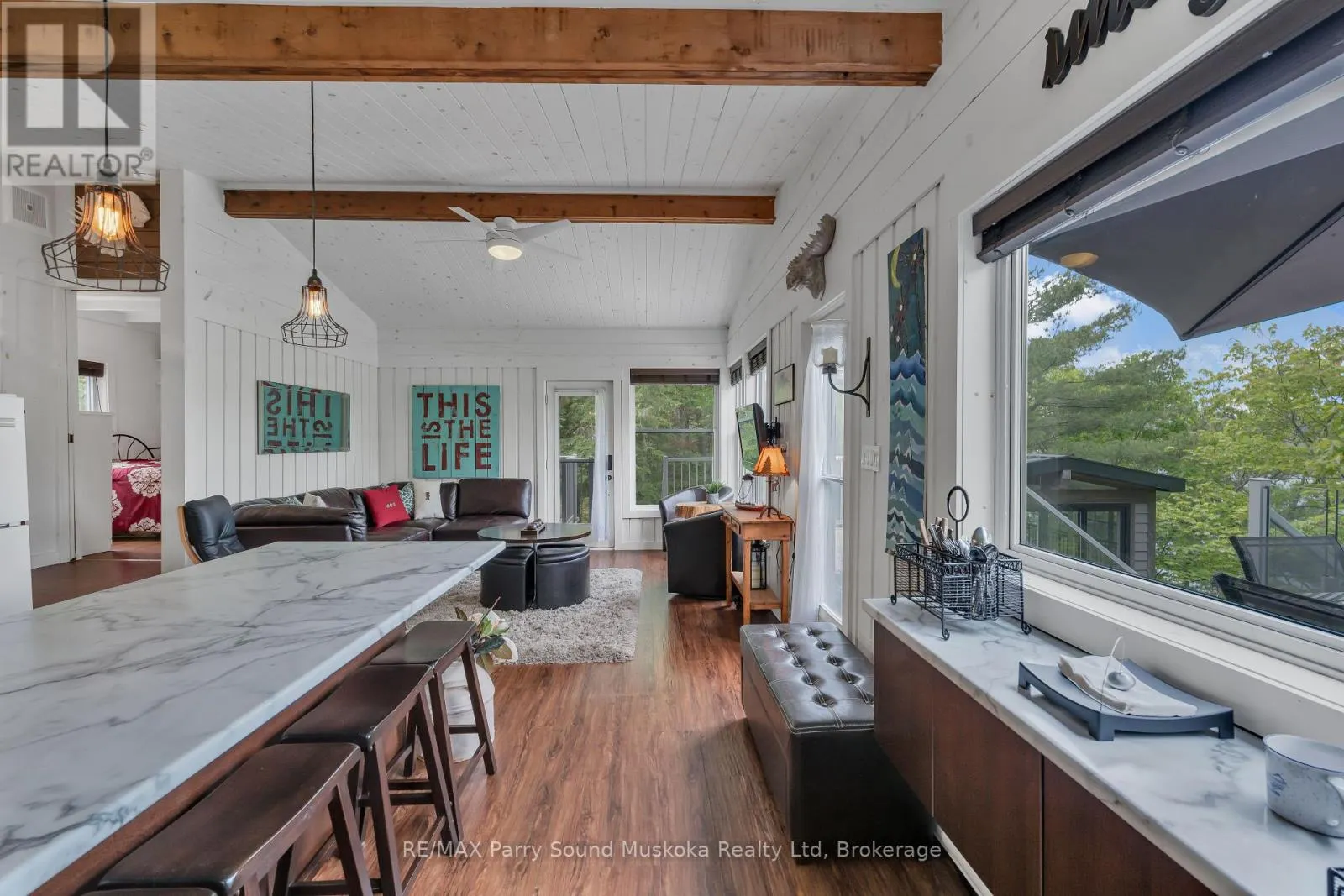 109 HEALEY LAKE