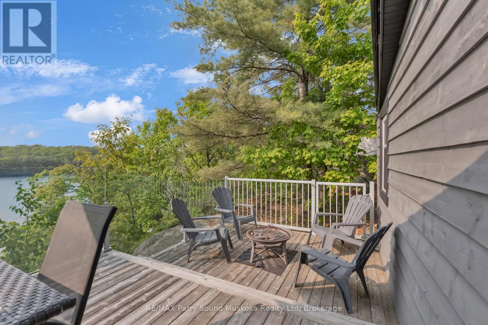 109 HEALEY LAKE