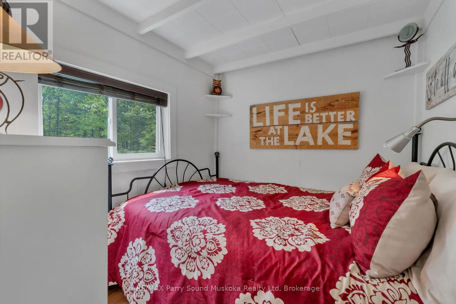 109 HEALEY LAKE