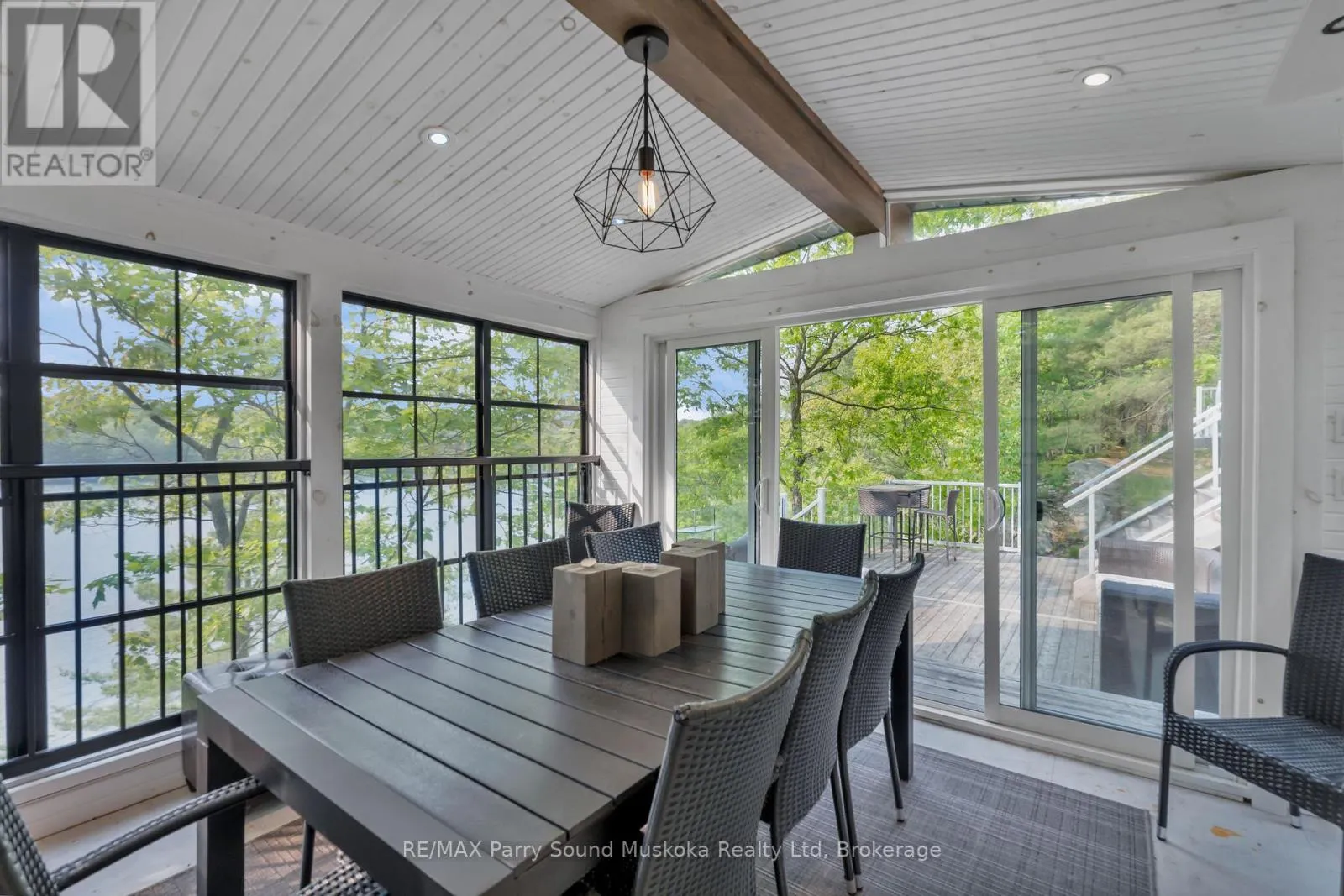 109 HEALEY LAKE