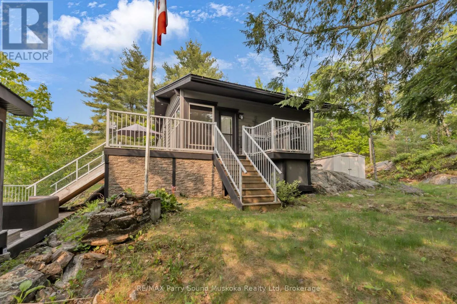 109 HEALEY LAKE