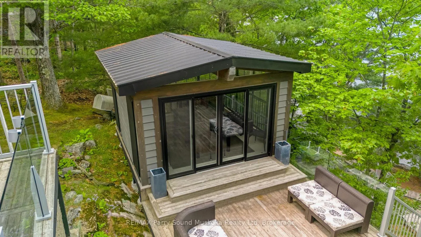 109 HEALEY LAKE