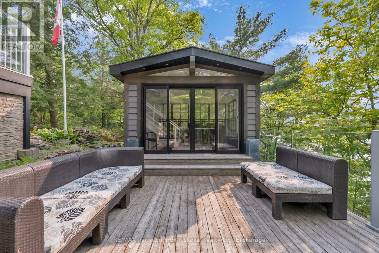 109 HEALEY LAKE
