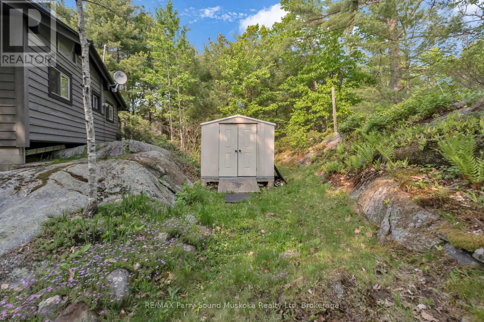 109 HEALEY LAKE