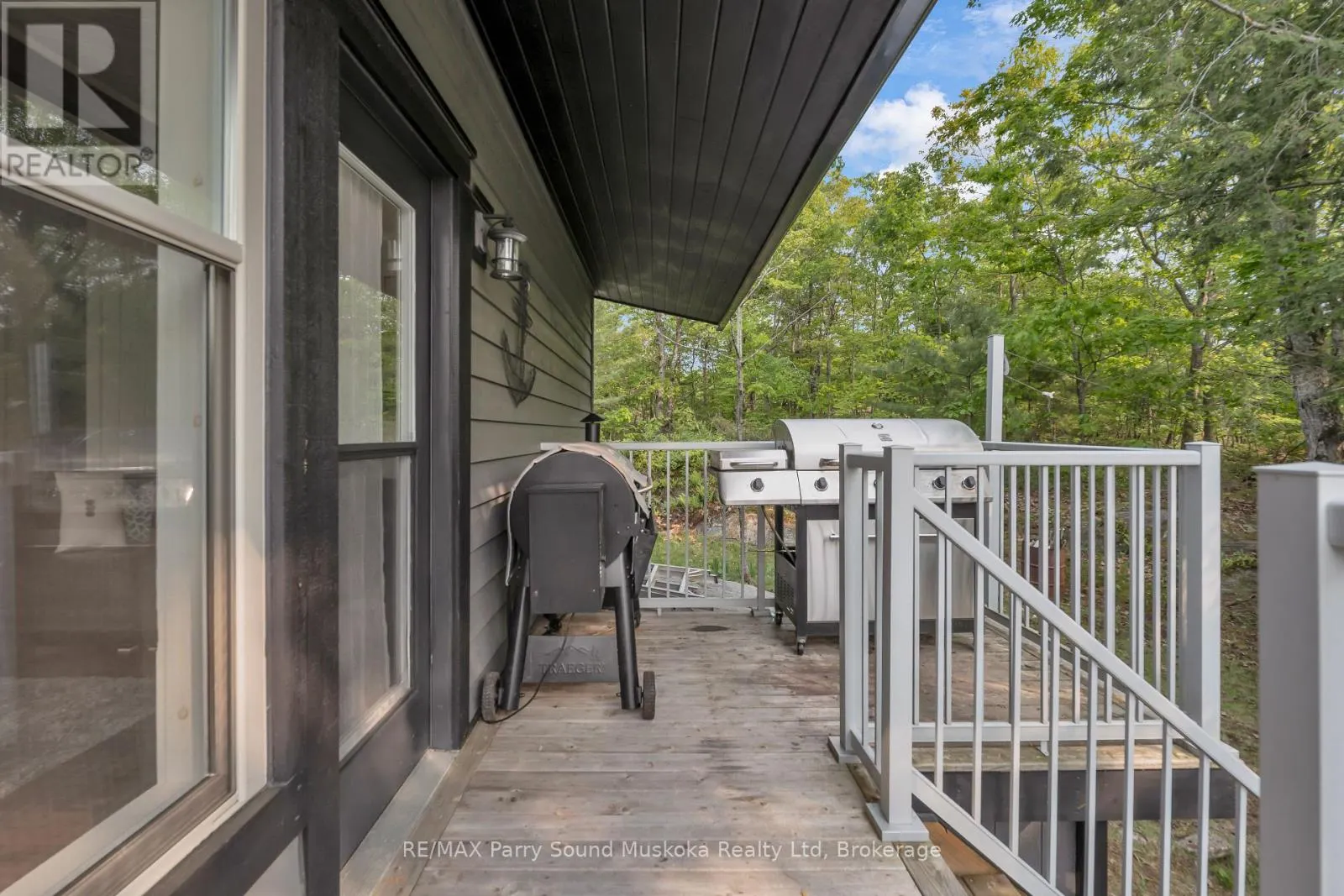 109 HEALEY LAKE