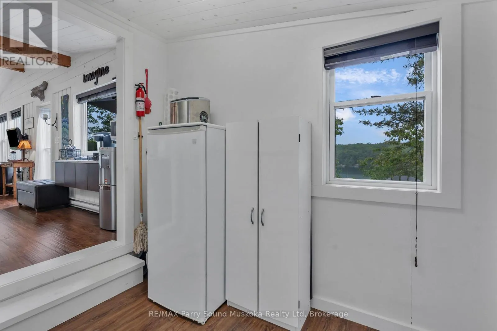 109 HEALEY LAKE