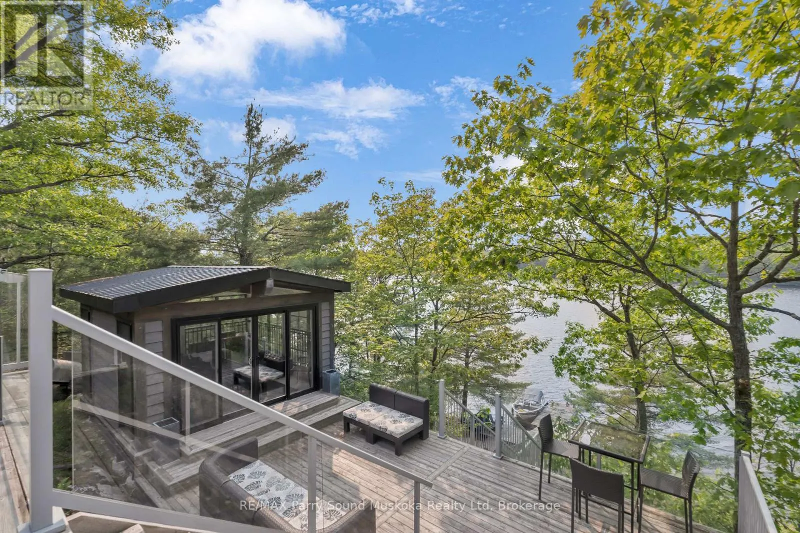 109 HEALEY LAKE