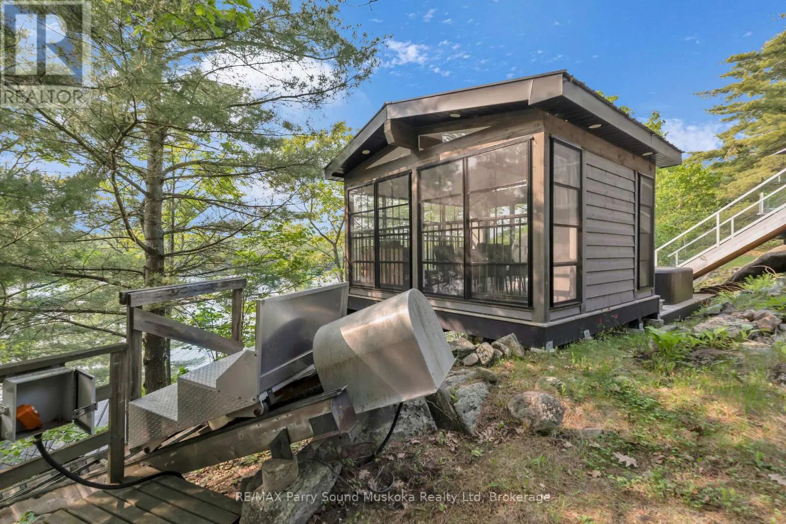 109 HEALEY LAKE