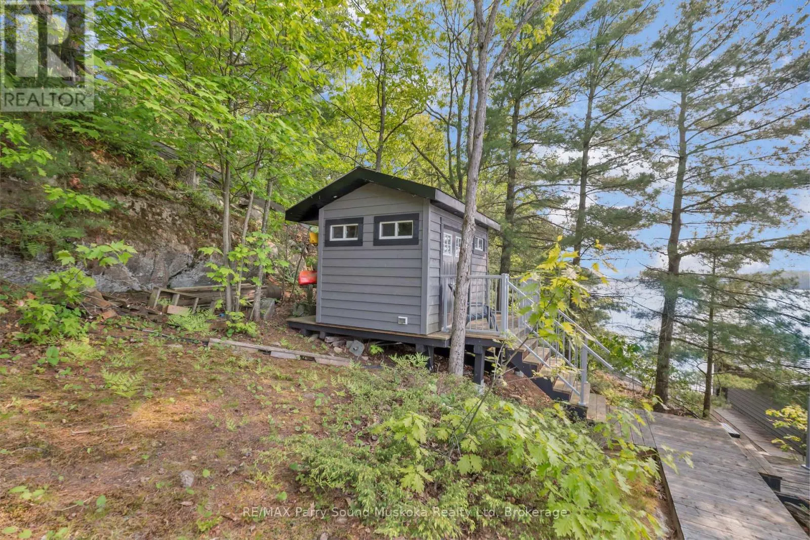 109 HEALEY LAKE