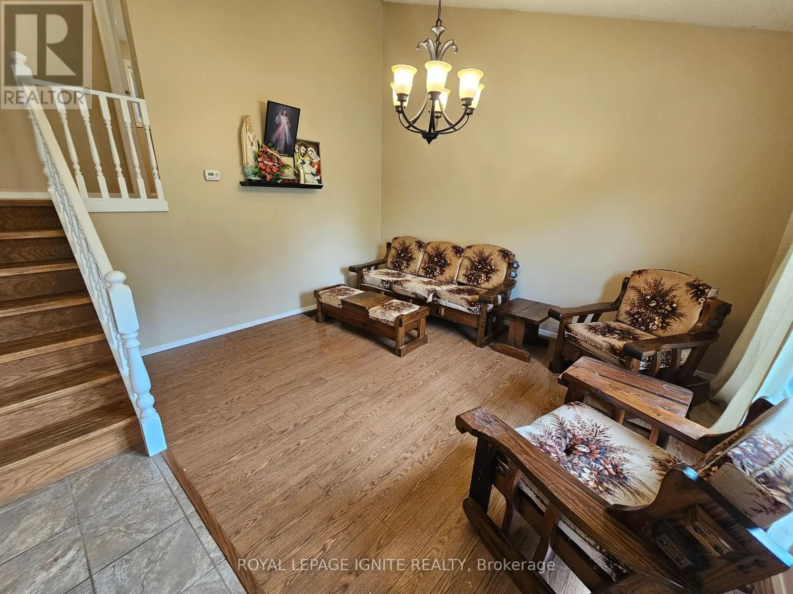 253 WOODLAND DRIVE N