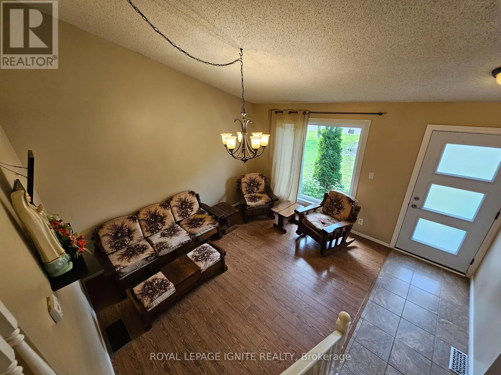 253 WOODLAND DRIVE N