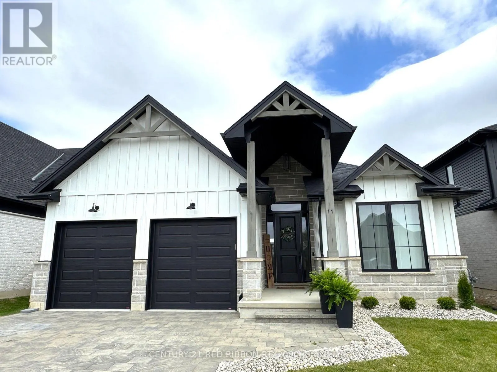 11 BRISCOE CRESCENT