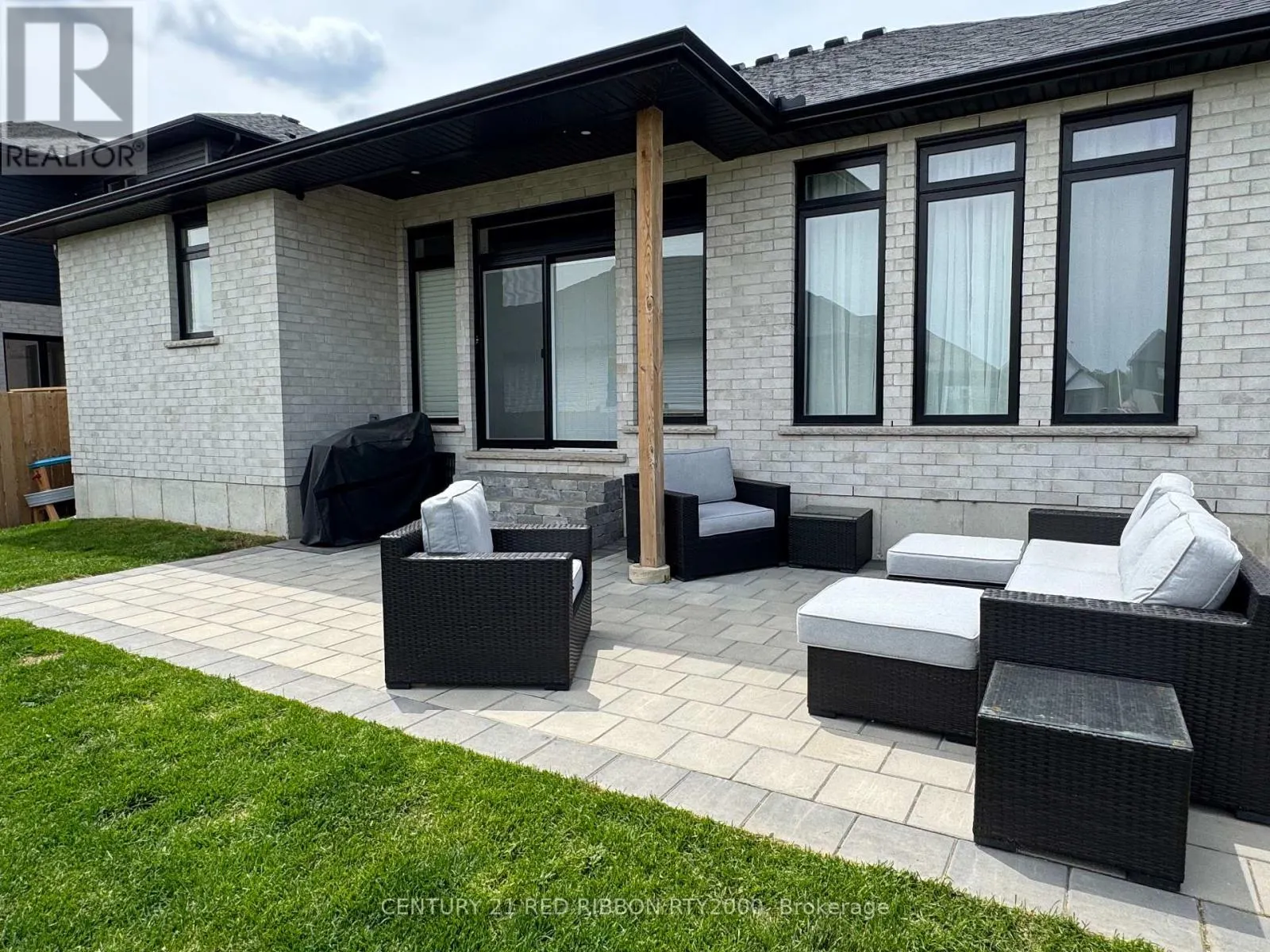 11 BRISCOE CRESCENT