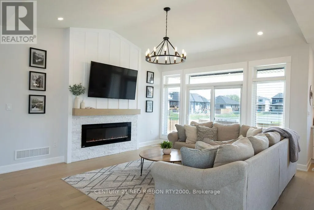 11 BRISCOE CRESCENT