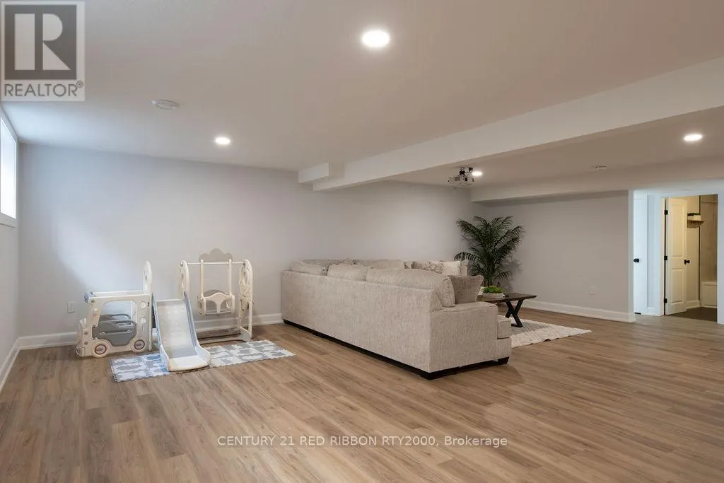 11 BRISCOE CRESCENT