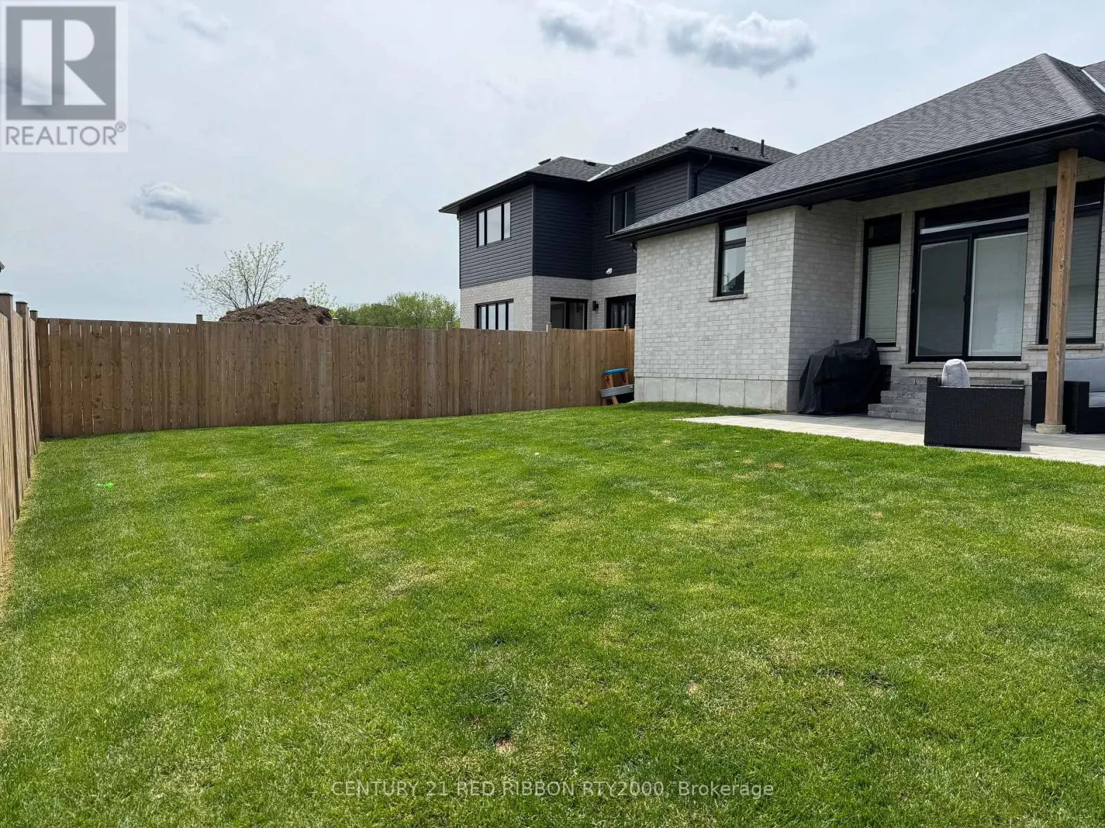 11 BRISCOE CRESCENT