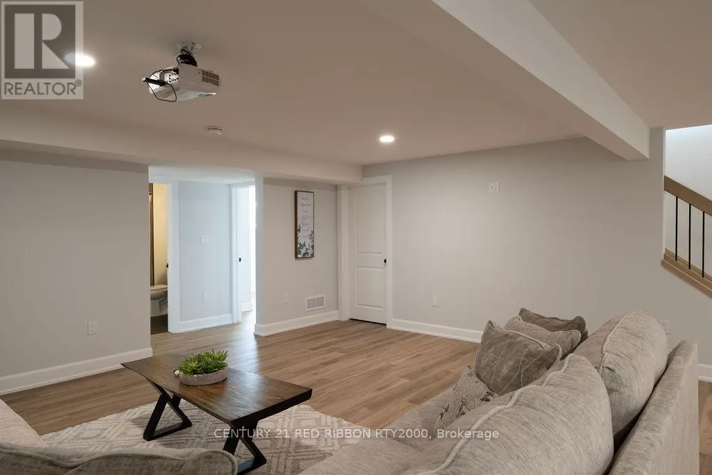 11 BRISCOE CRESCENT