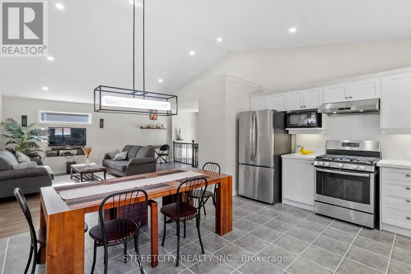131 BRIDLE PATH