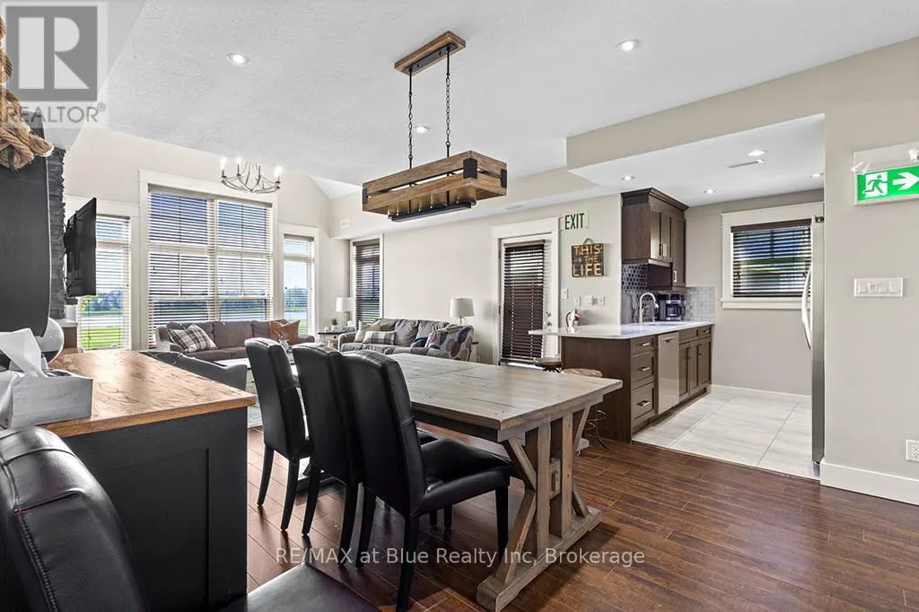 207 - 115 FAIRWAY COURT, #207