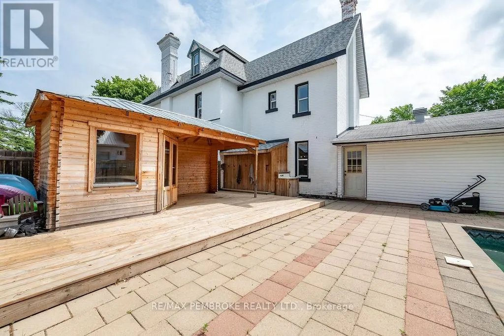 502 MARY STREET