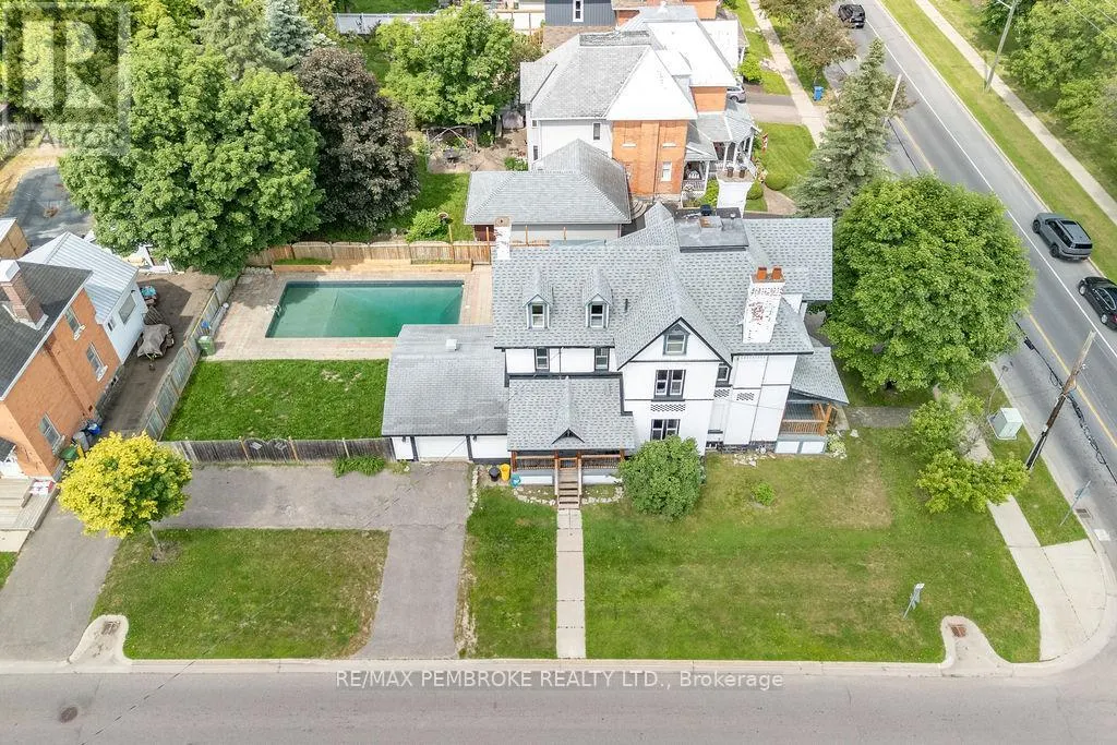 502 MARY STREET