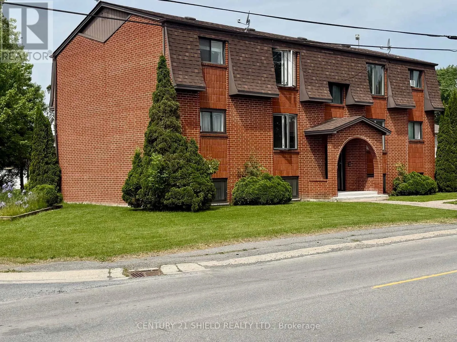 124 MILITARY ROAD N