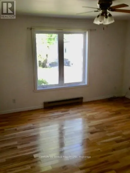 124 MILITARY ROAD N