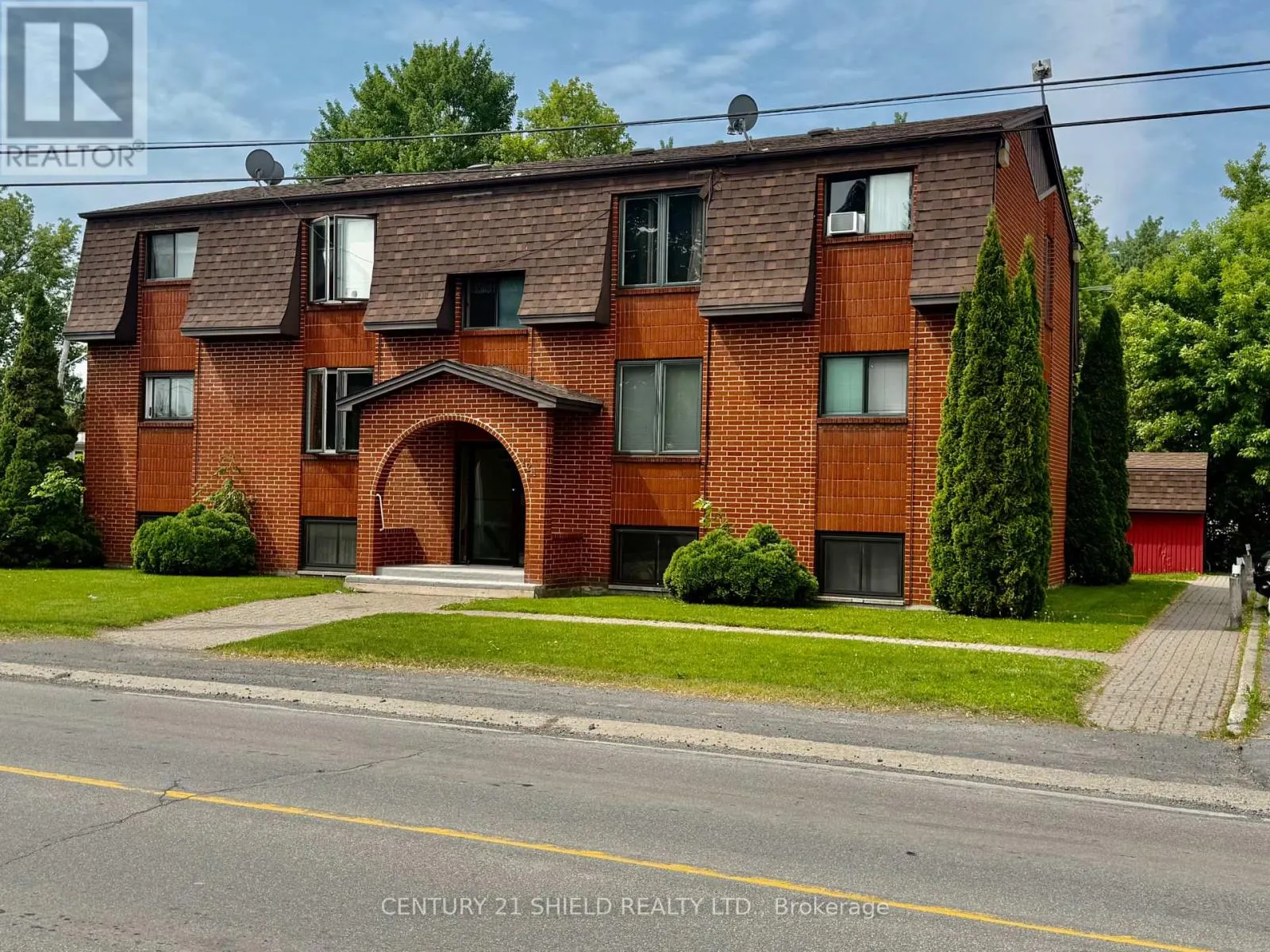 124 MILITARY ROAD N