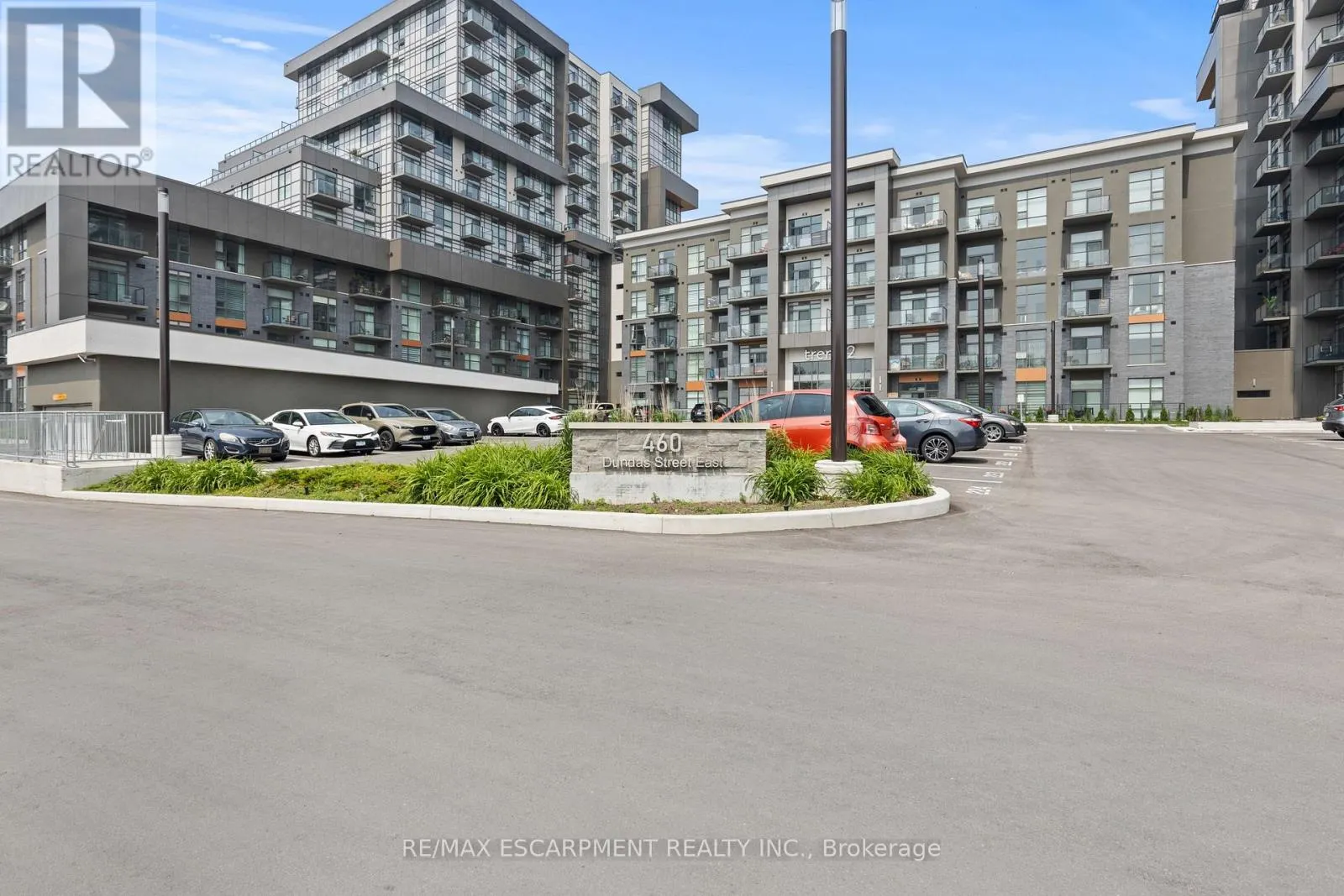 433 - 460 DUNDAS STREET E