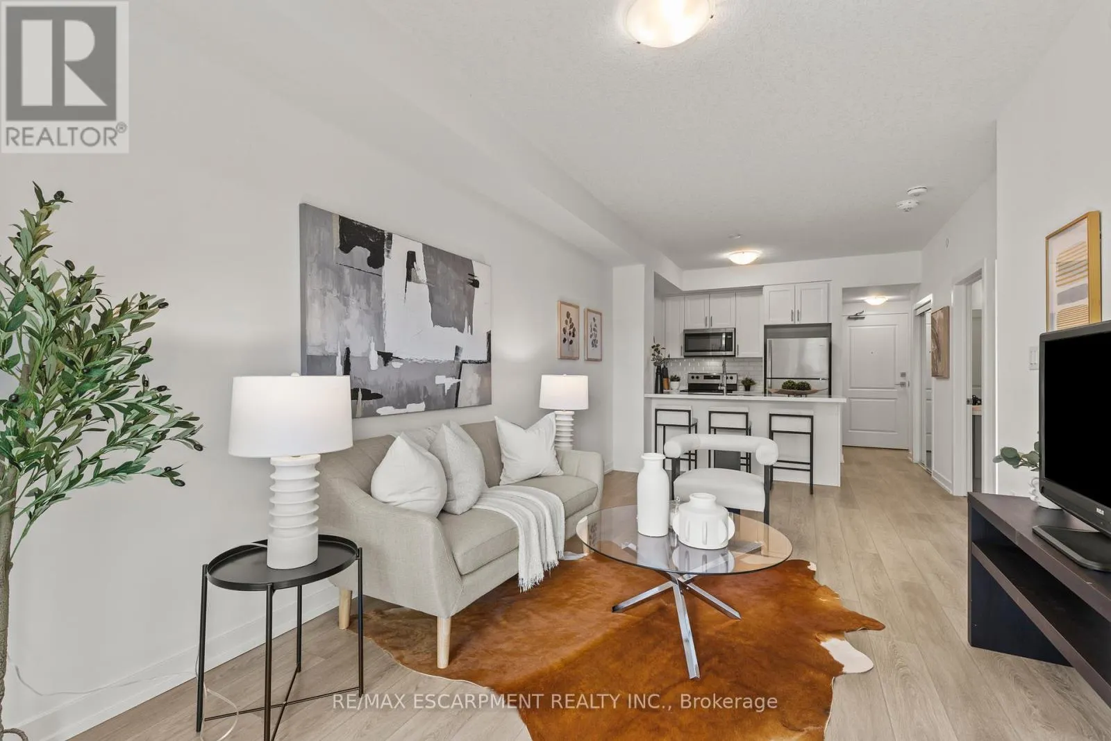 433 - 460 DUNDAS STREET E