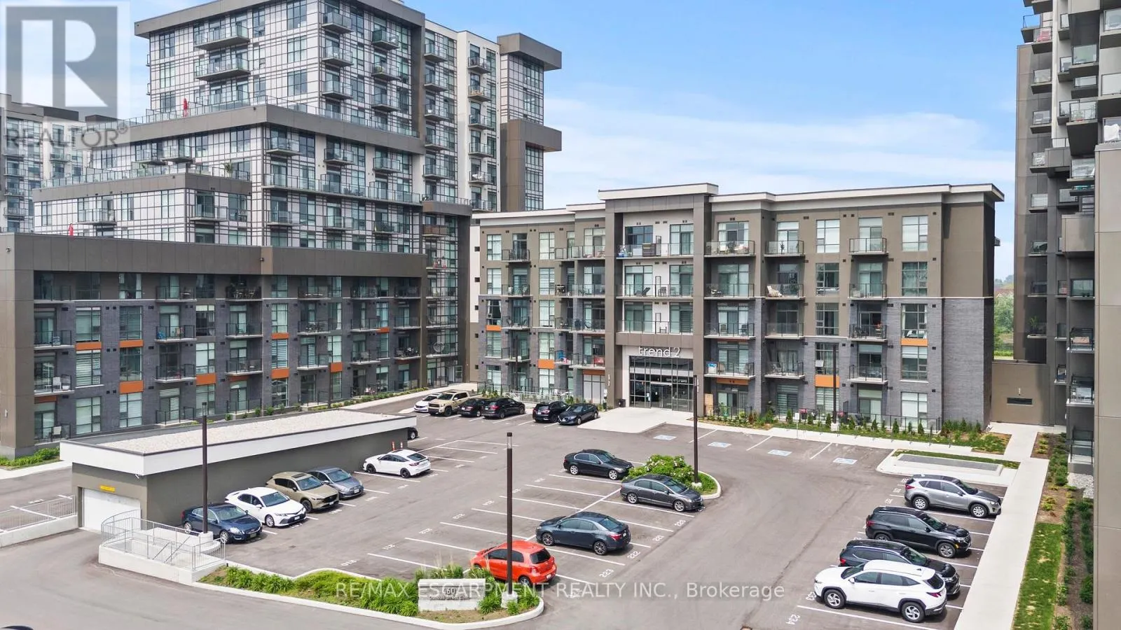 433 - 460 DUNDAS STREET E