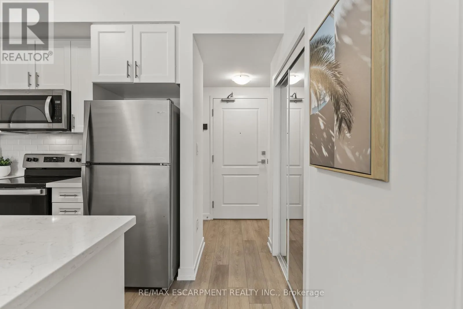 433 - 460 DUNDAS STREET E