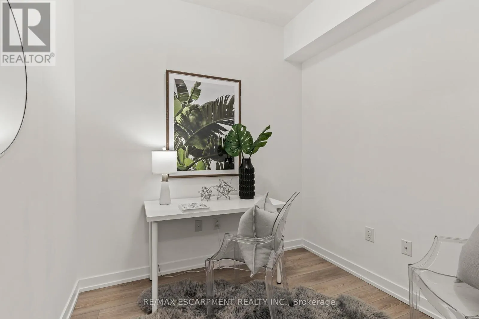 433 - 460 DUNDAS STREET E