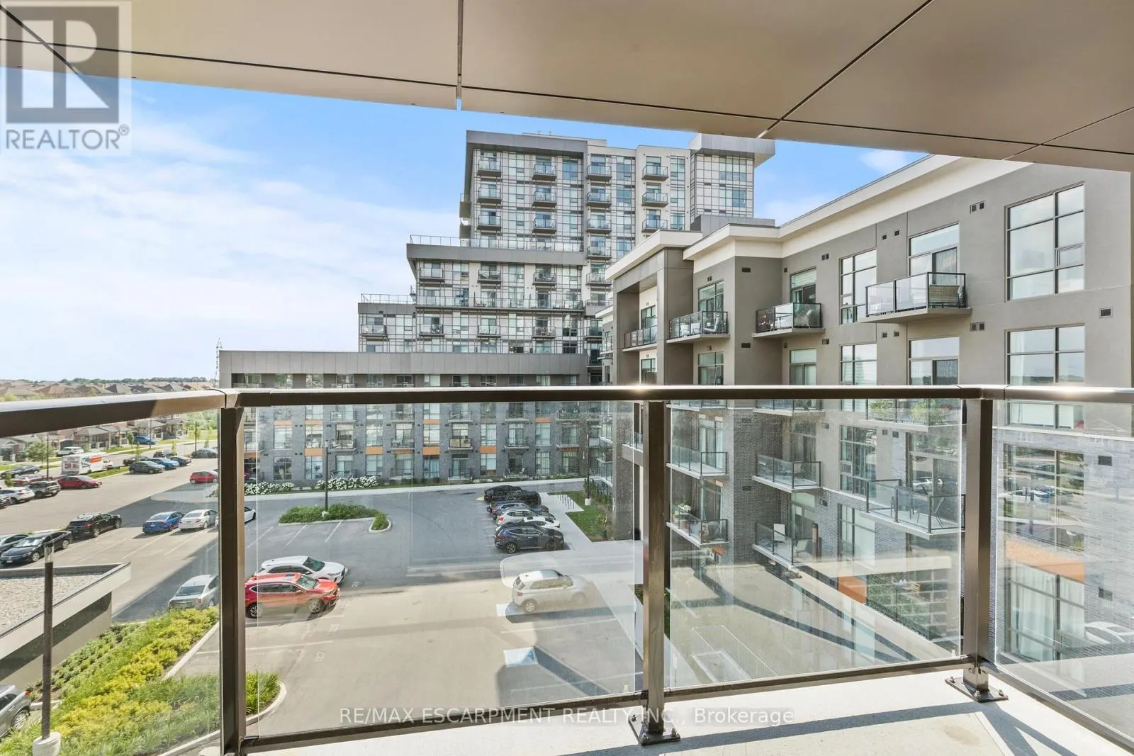 433 - 460 DUNDAS STREET E